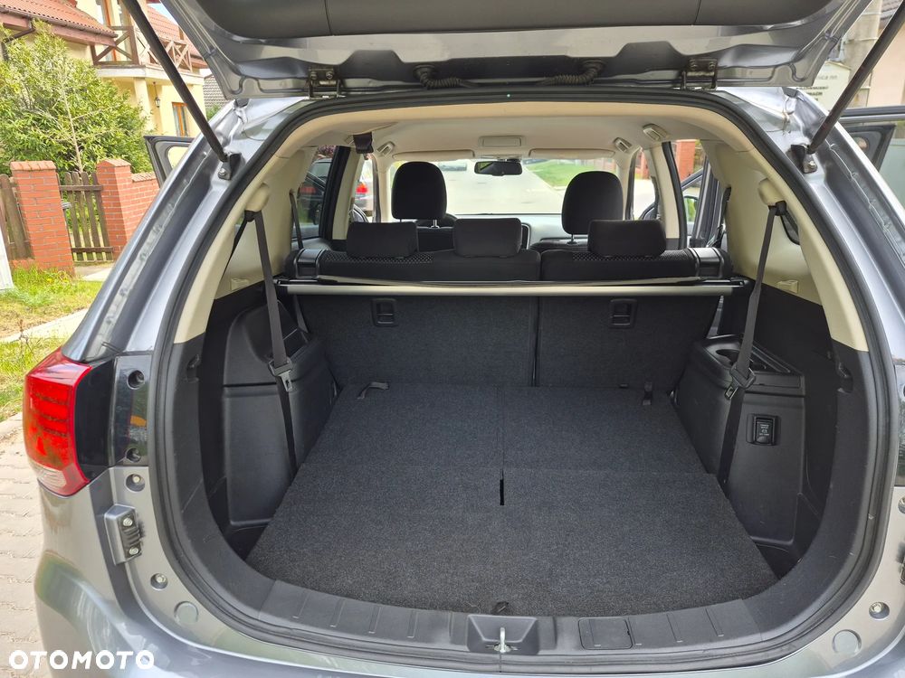 Mitsubishi Outlander 2.2 DI-D 2WD Plus - 18