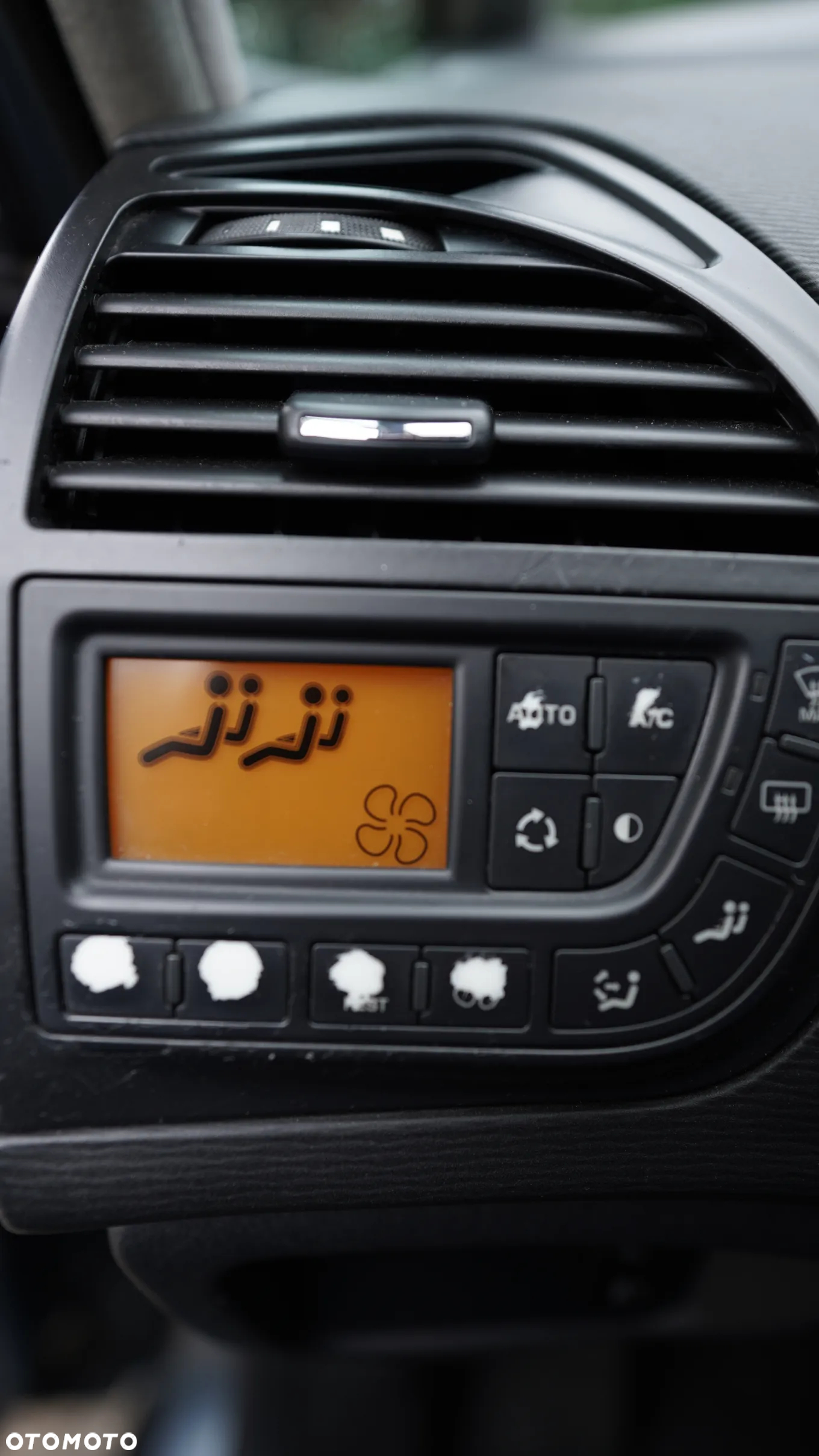 Citroën C4 Picasso 1.6 HDi FAP ESG6 Confort - 19
