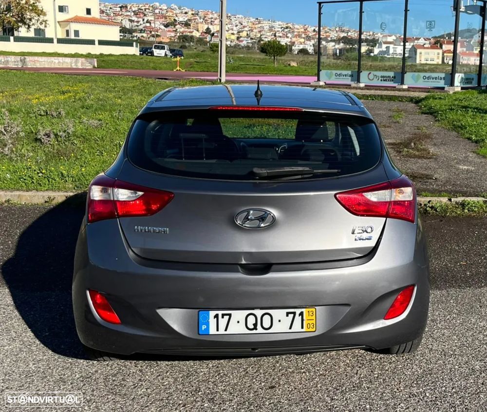 Hyundai i30 blue 1.6 CRDi Classic - 3