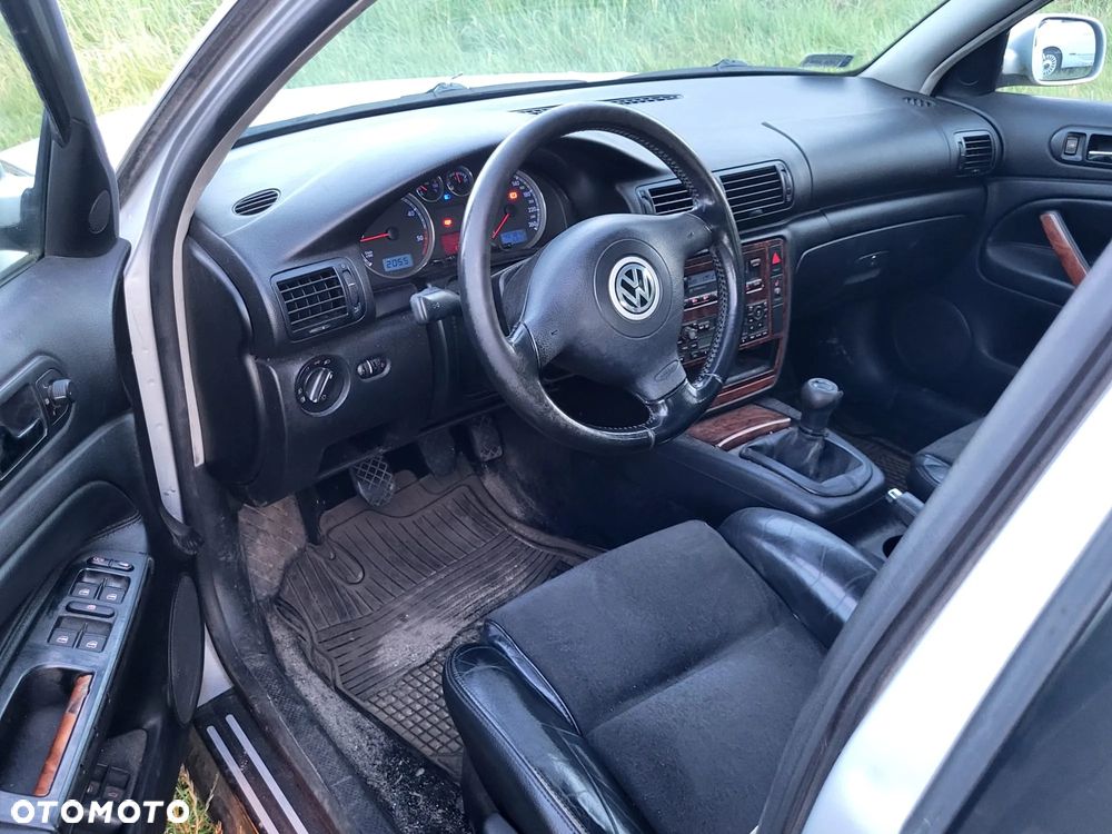 Volkswagen Passat 1.9 TDI Highline - 10
