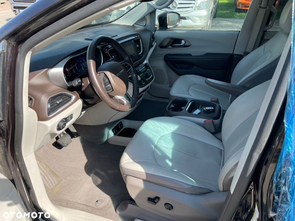 Chrysler Pacifica - 2
