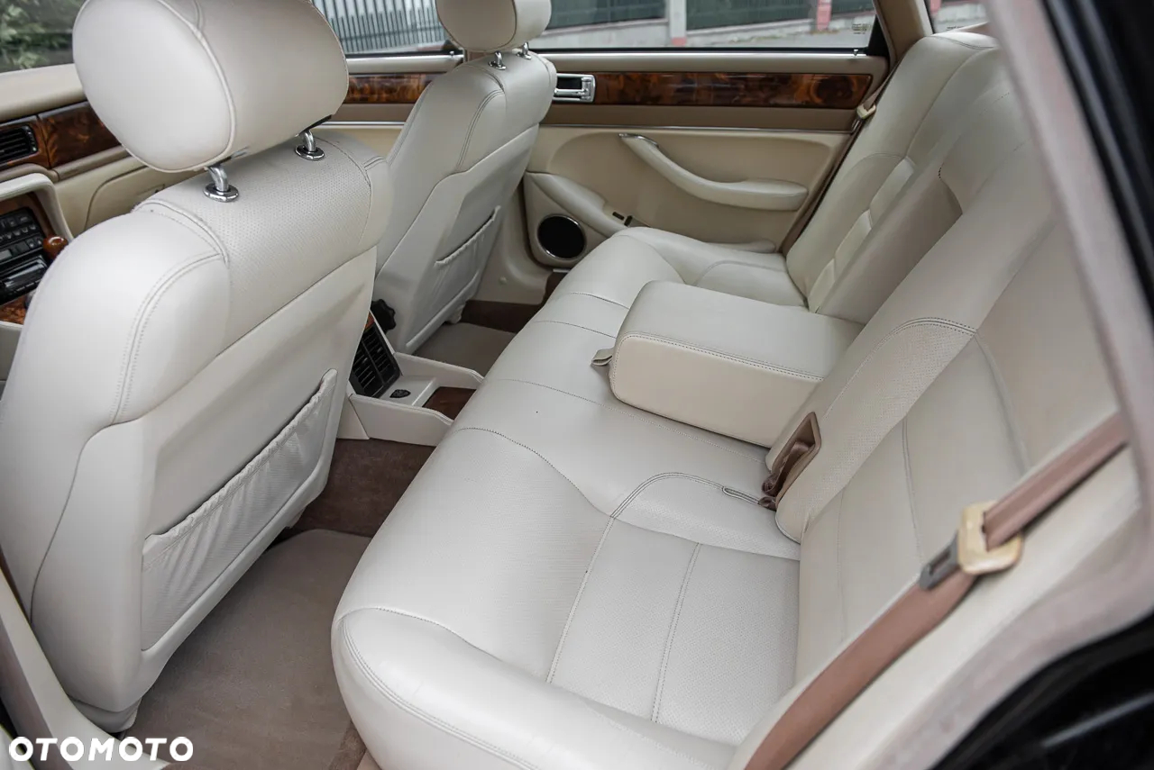 Jaguar XJ - 8