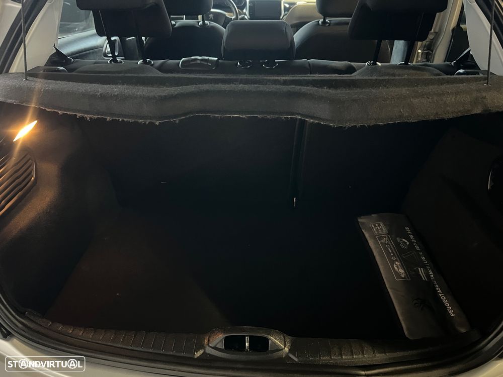 Peugeot 208 1.2 PureTech Style - 21