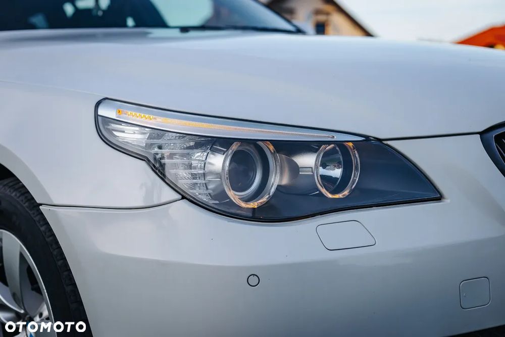 BMW Seria 5 525d Touring - 23