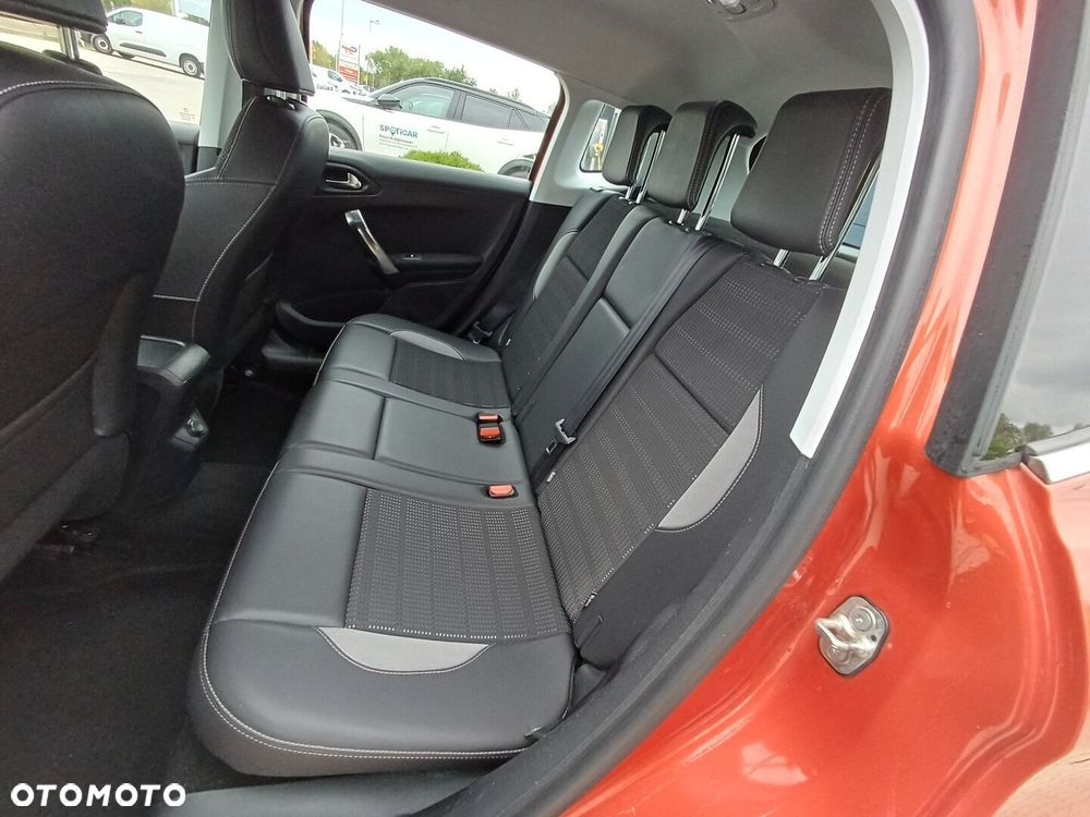 Peugeot 2008 1.2 Pure Tech Allure S&S - 20