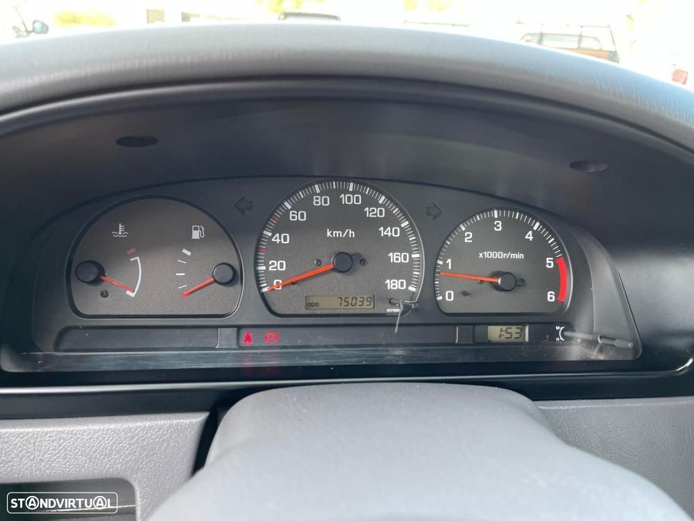 Nissan Pick-Up D22 2.5 D (83CV) - 10