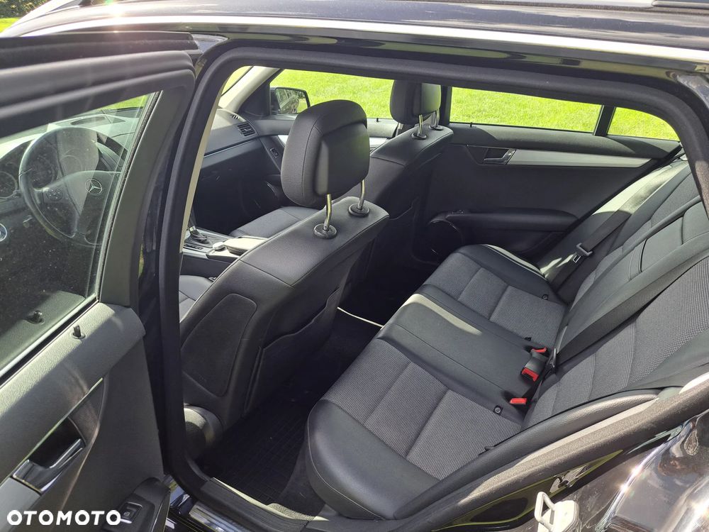 Mercedes-Benz Klasa C 220 CDI DPF Automatik BlueEFFICIENCY Avantgarde - 9