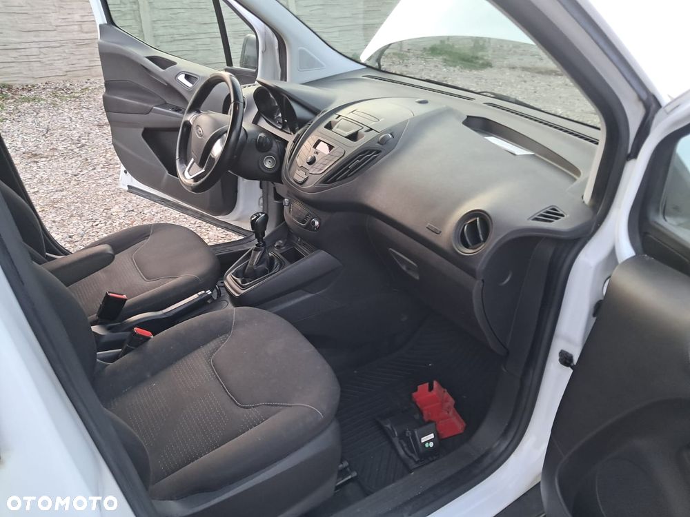 Ford Transit Courier - 16