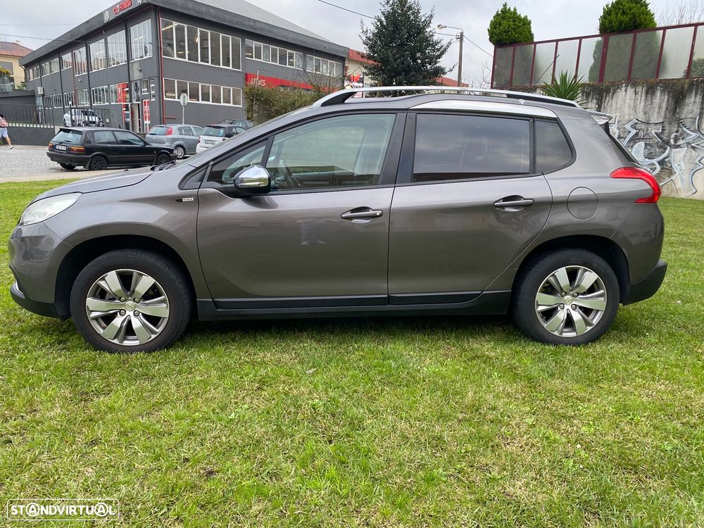 Peugeot 2008 1.2 PureTech Allure - 4