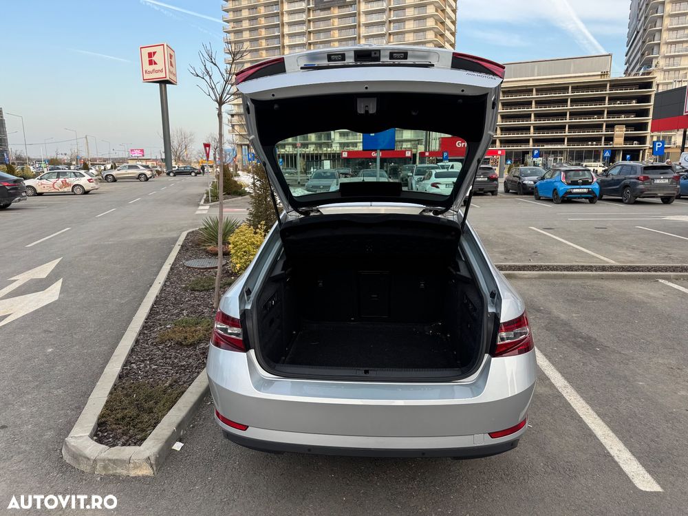 Skoda Superb 2.0 TDI DSG Ambition - 23