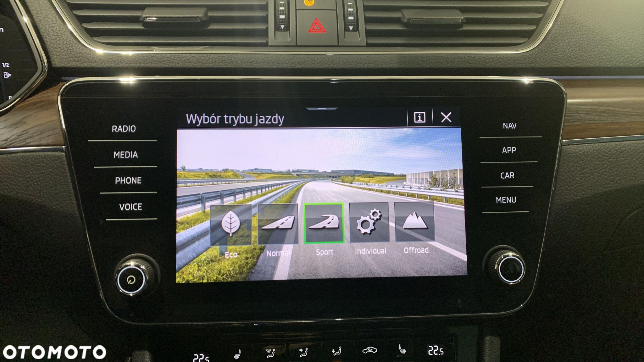 Skoda Superb 2.0 TDI SCR 4x4 Scout DSG - 22