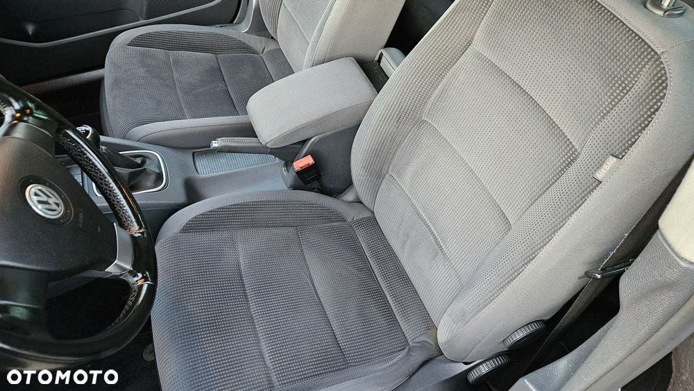 Volkswagen Golf 2.0 TDI DPF Highline - 19