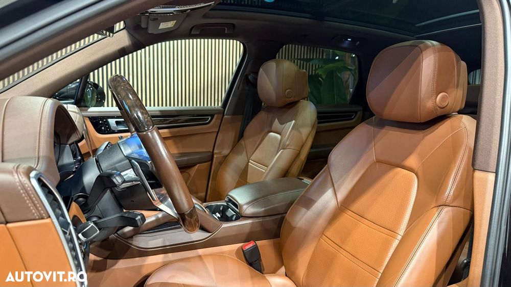 Porsche Cayenne - 34