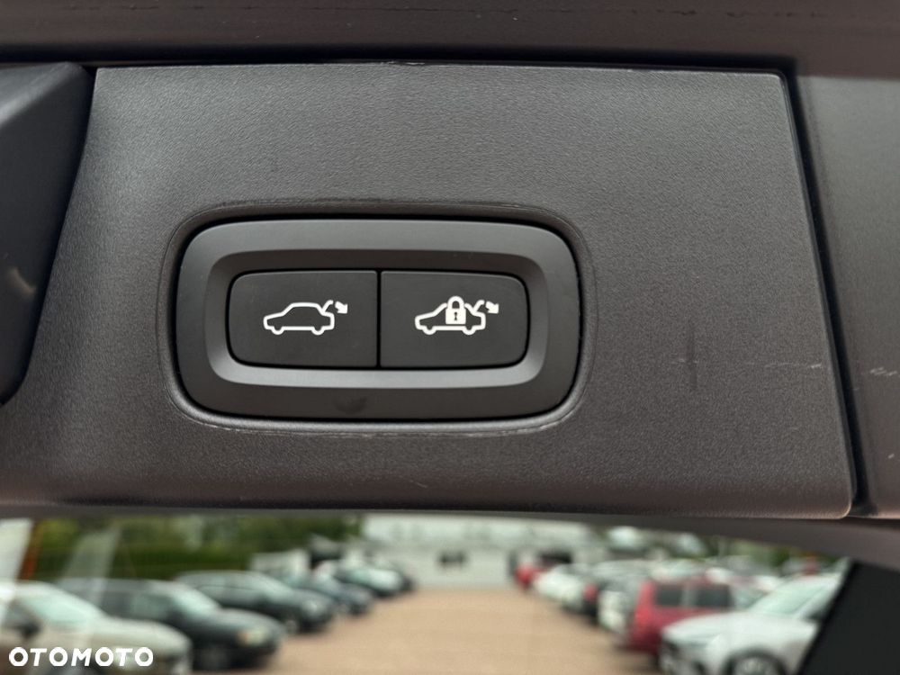 Volvo V90 Cross Country - 27