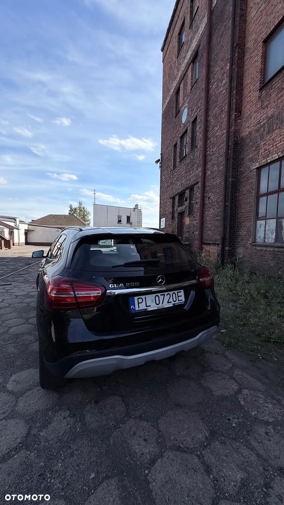 Mercedes-Benz GLA 200 7G-DCT - 5