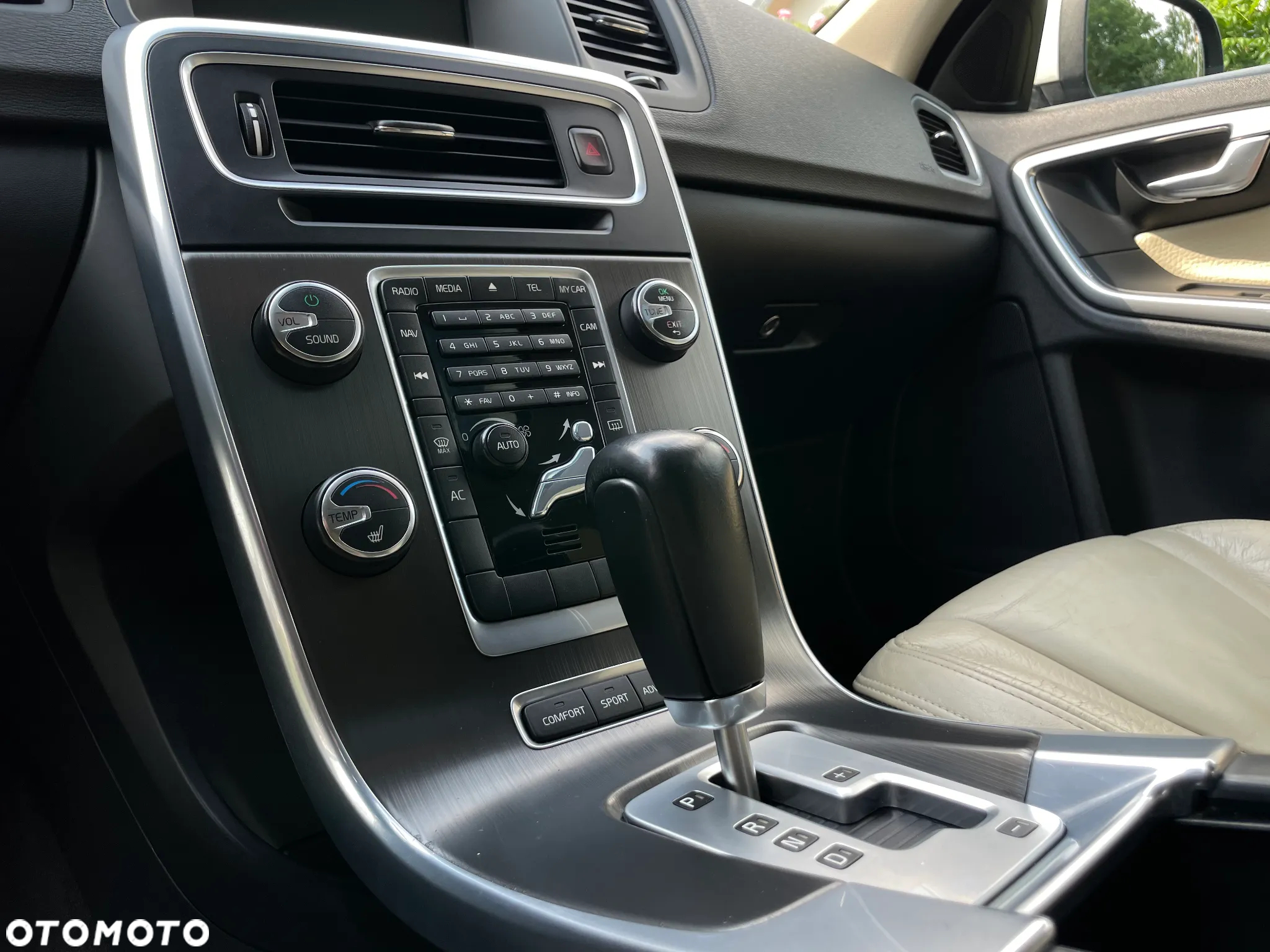 Volvo V60 D5 AWD - 13