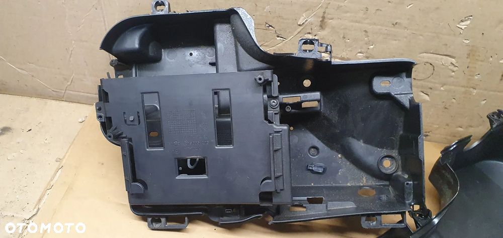 Obudowa pokrywa skrzynki bezpieczników Citroen C5 III - 2