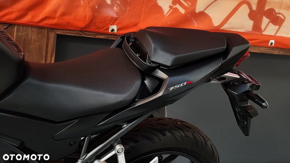 Honda Hornet - 25