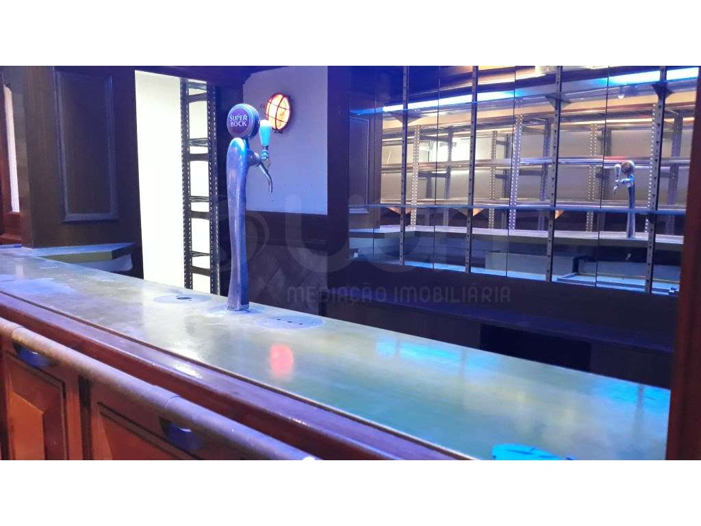 Loja (Bar) na Costa da Caparica (zona mais movimentada). - Grande imagem: 2/8