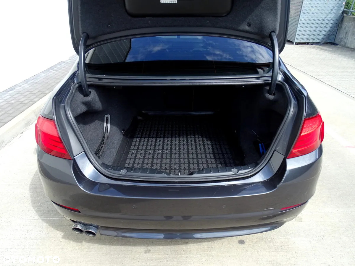 BMW Seria 5 525d - 13