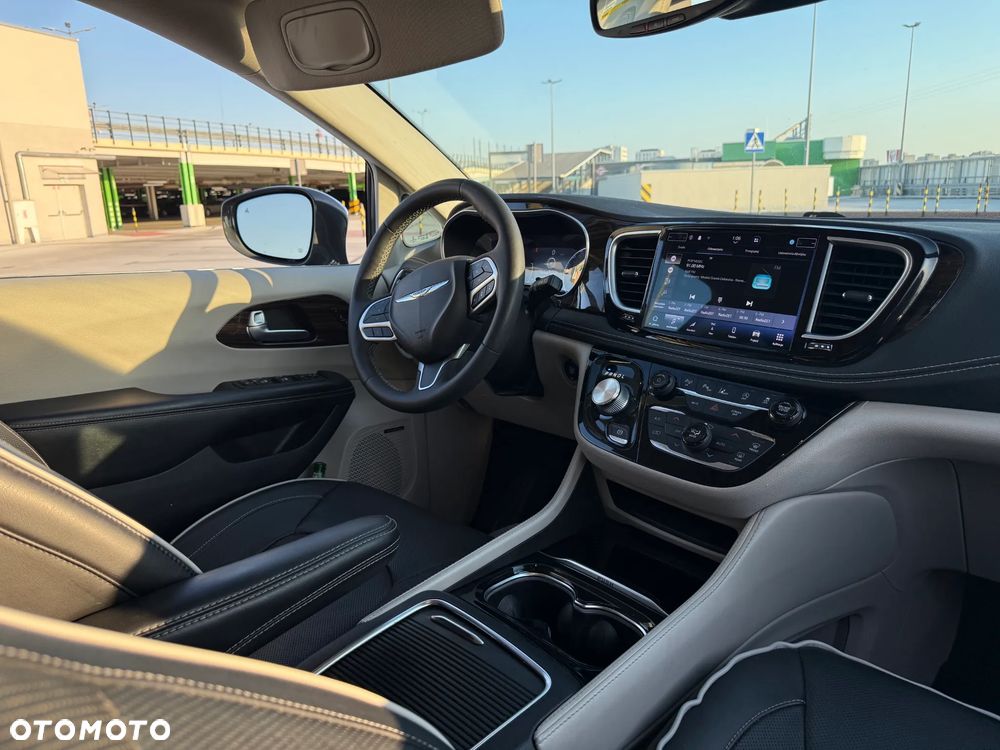 Chrysler Pacifica - 5