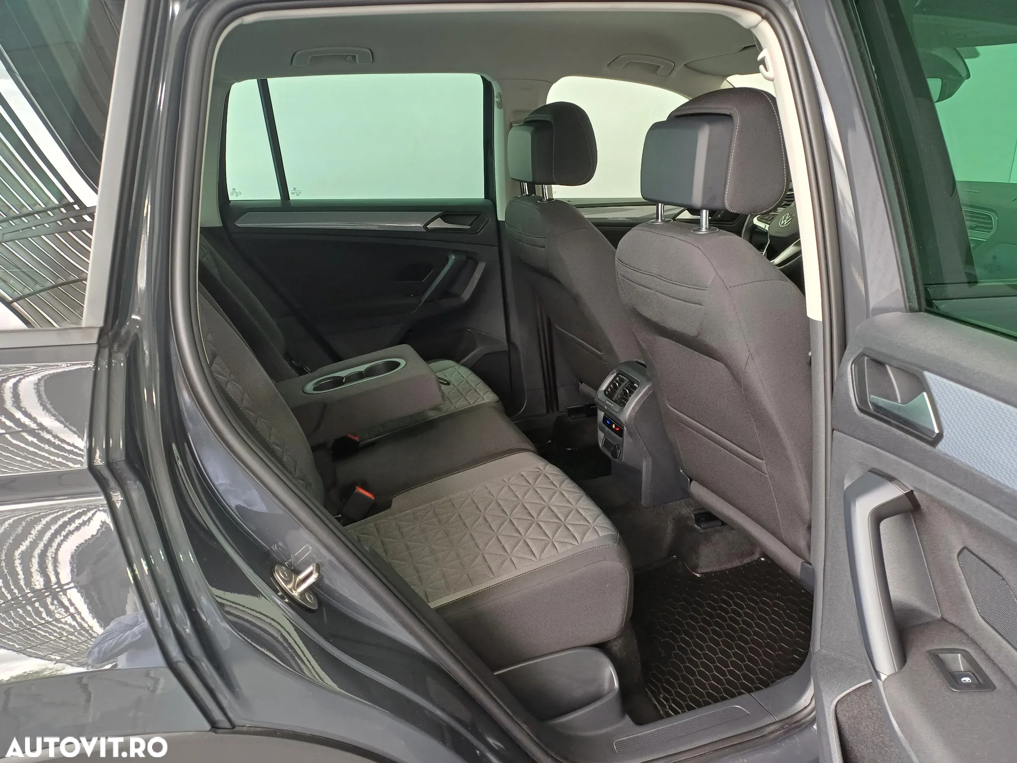 Volkswagen Tiguan 2.0 TDI SCR DSG 4Motion Life - 29