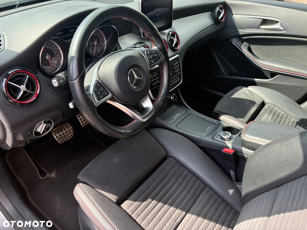 Mercedes-Benz CLA 250 4Matic 7G-DCT Sport - 19