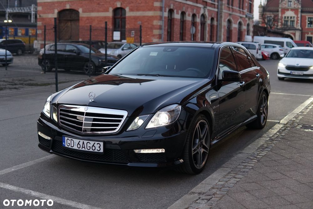 Mercedes-Benz Klasa E 63 AMG - 17