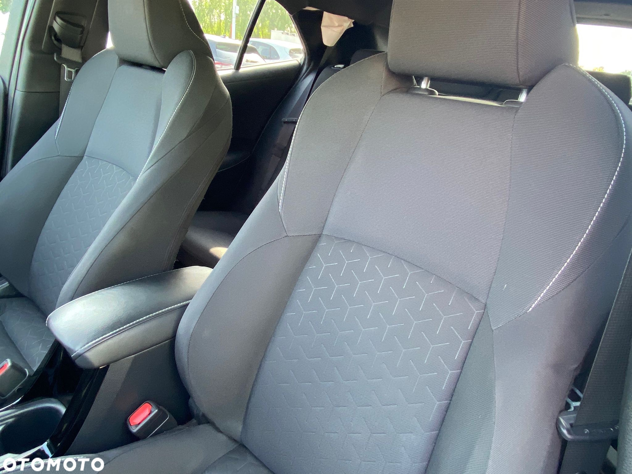 Toyota Corolla 2.0 Hybrid Comfort - 16