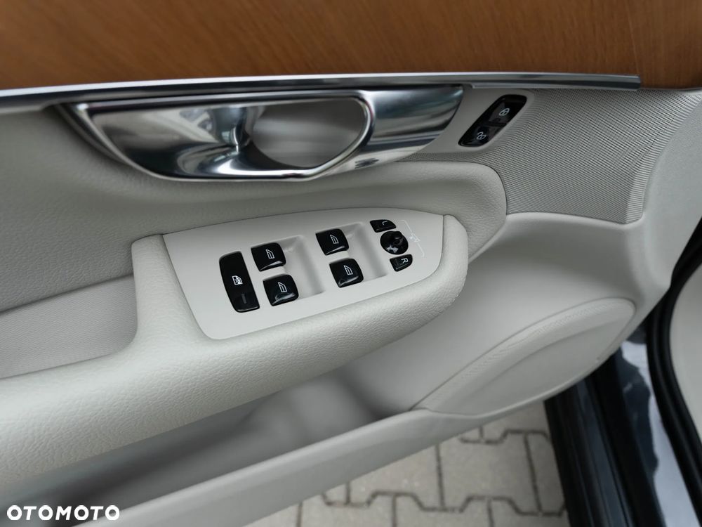 Volvo XC 90 B5 D AWD Geartronic Inscription - 36