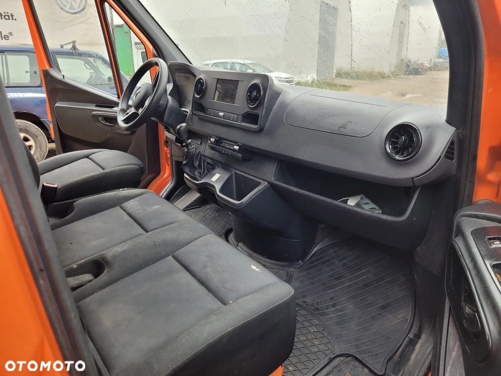 Mercedes-Benz Sprinter - 11
