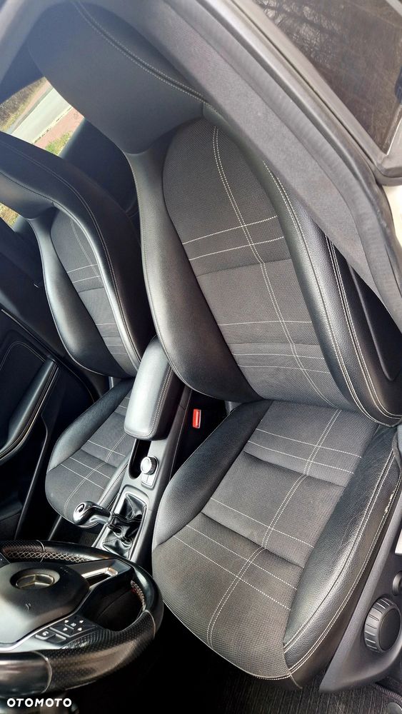 Mercedes-Benz CLA 200 UrbanStyle Edition - 14