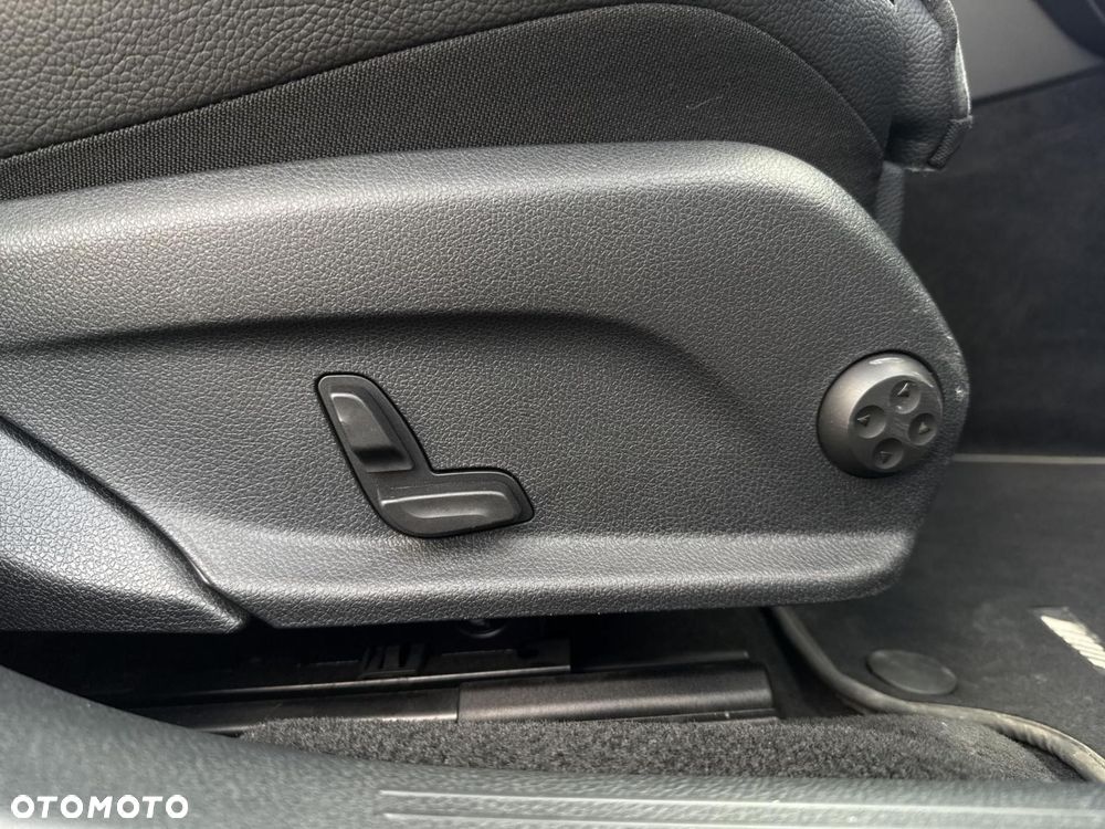 Mercedes-Benz Klasa E - 23