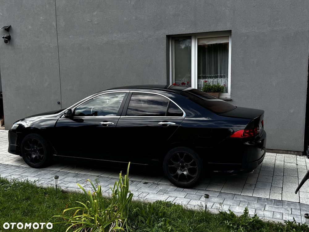 Honda Accord 2004 photo 2