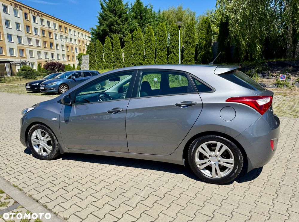 Hyundai i30 blue 1.6 CRDi Style - 14