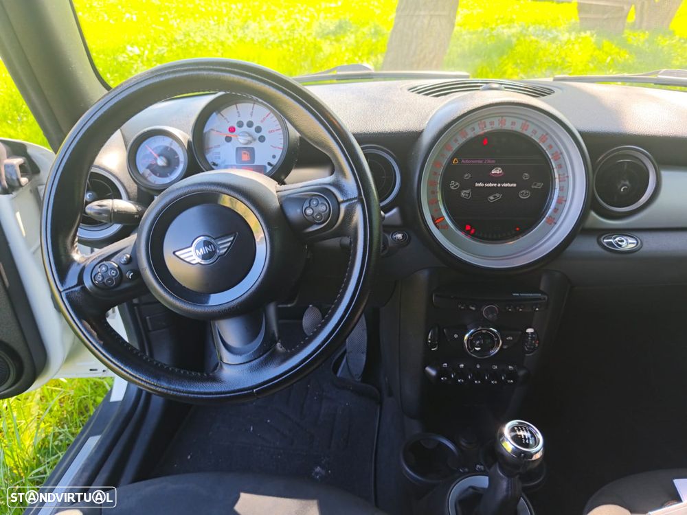 MINI Cabrio Cooper D - 13