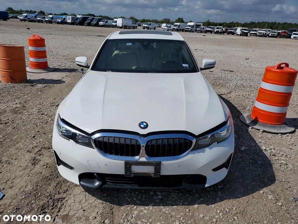 BMW 3 Series 2019 photo 3
