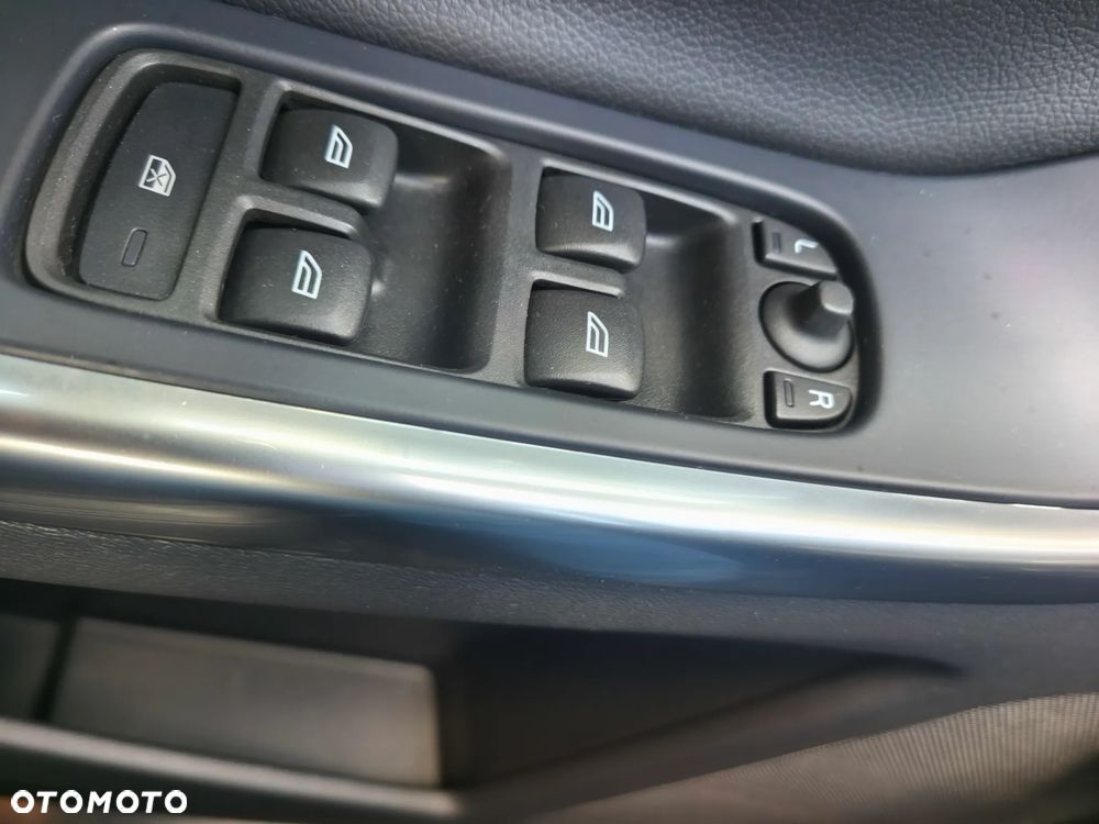 Volvo XC 60 D3 Drive-E Momentum - 17