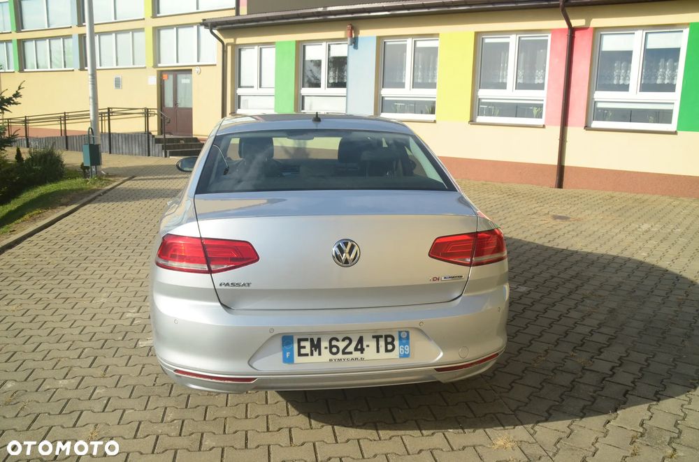 Volkswagen Passat - 4