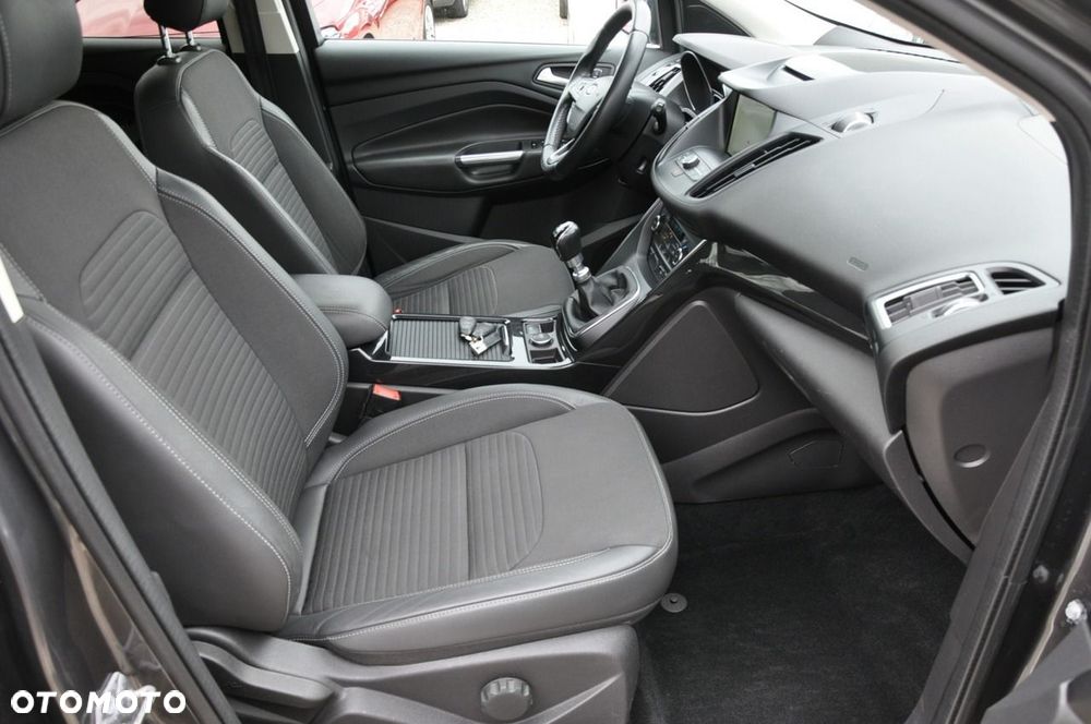 Ford Kuga 1.5 EcoBoost 2x4 Titanium - 12