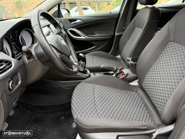 Opel Astra Caravan - 11