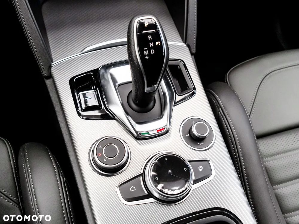 Alfa Romeo Stelvio 2.0 Turbo Veloce Q4 - 29