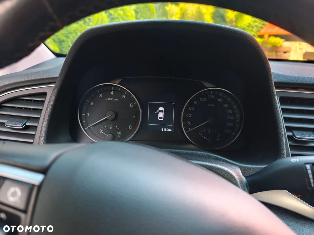 Hyundai Elantra 1.6 Comfort - 8