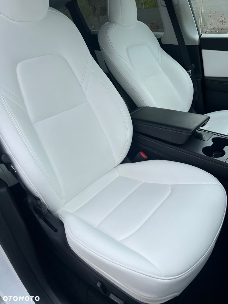 Tesla Model Y Performance AWD - 7