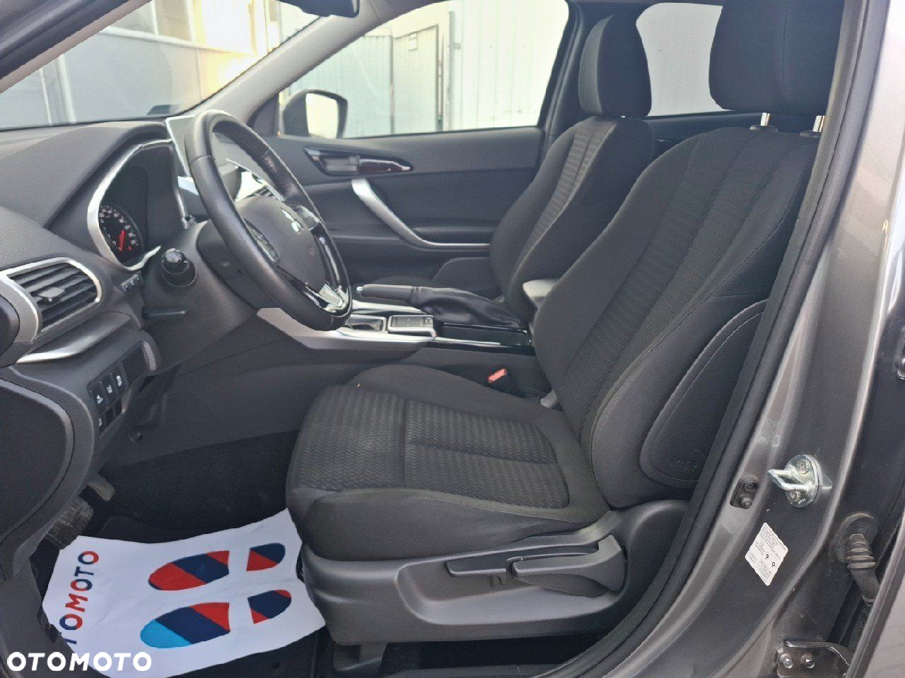 Mitsubishi Eclipse Cross - 11