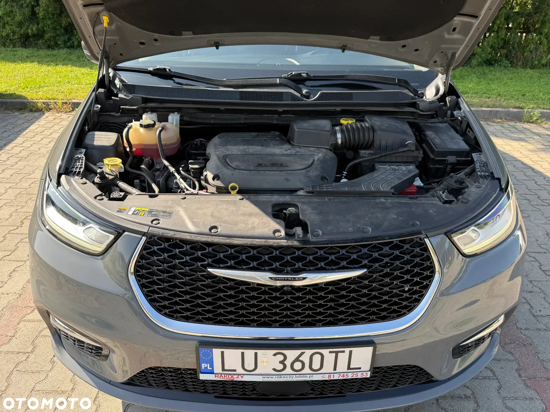 Chrysler Pacifica - 12