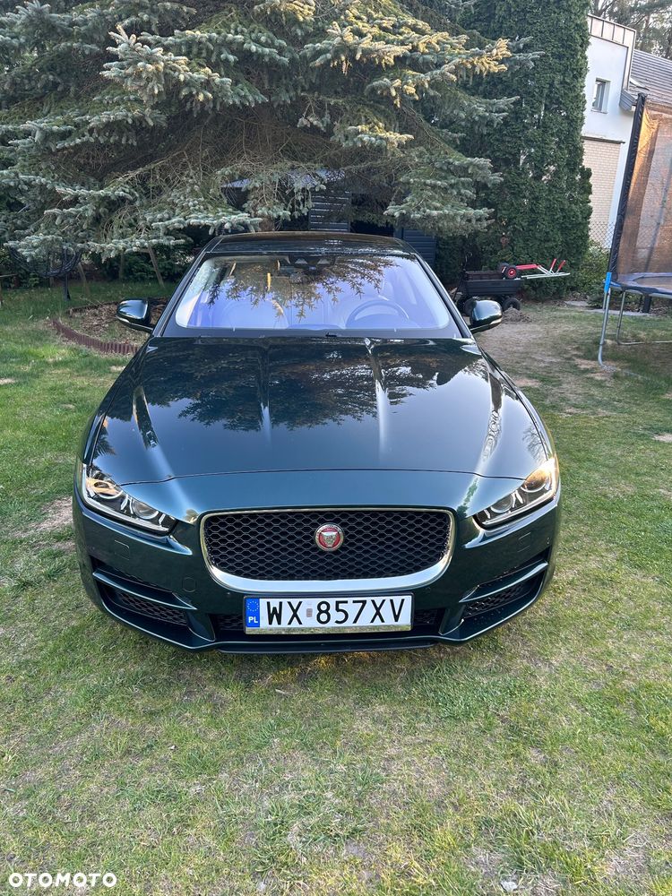 Jaguar XE 25t Prestige - 3