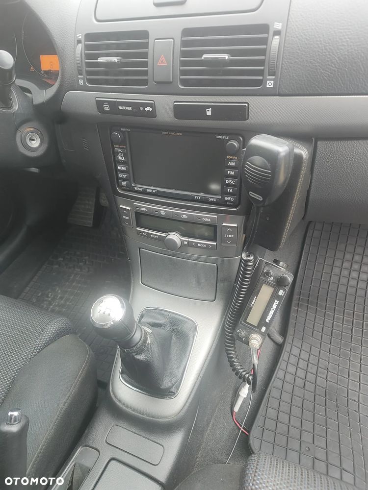 Toyota Avensis 2.0 D-4D - 13