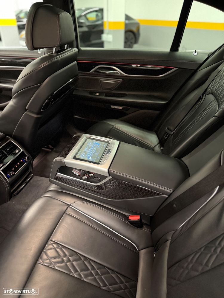 BMW 740 d xDrive Pack M - 18