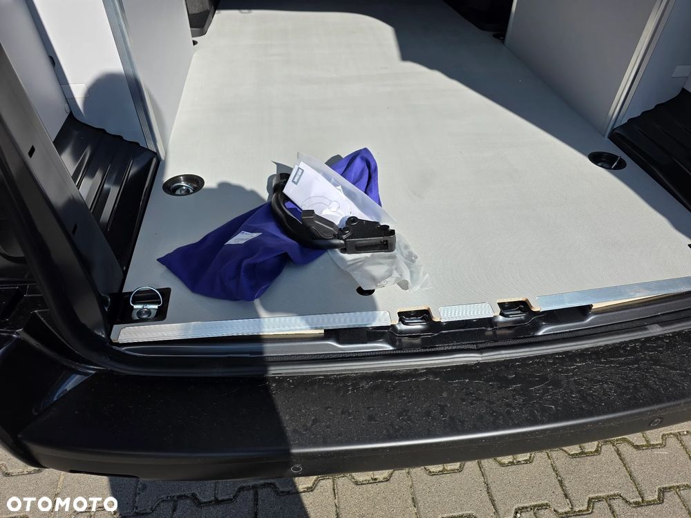 Opel Vivaro - 8